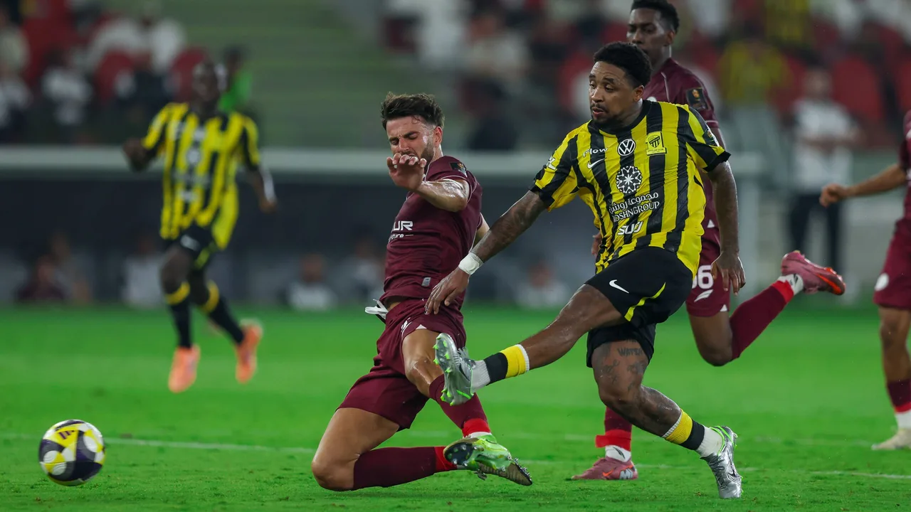 القنوات الناقلة.. كيف تتابع قمة القادسية والاتحاد في دوري روشن السعودي؟